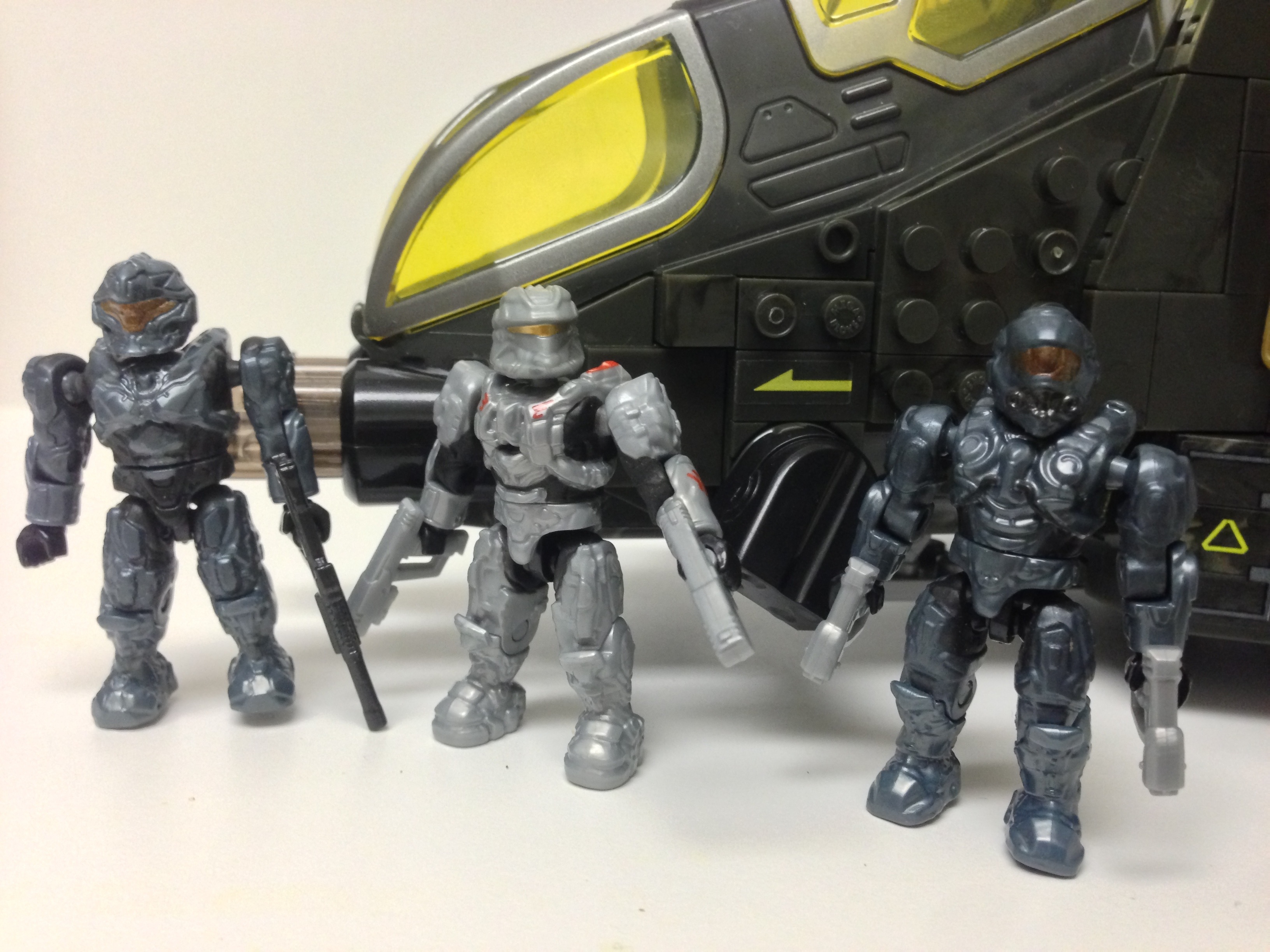 Halo Mega Bloks UNSC Pelican Gunship Review Part 1: Figures - Halo Toy News